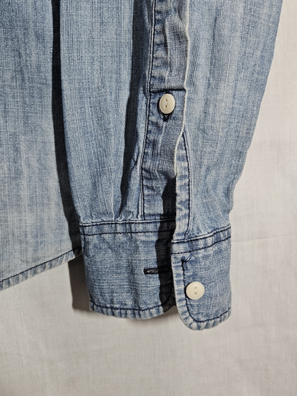 Levi's Light Wash Denim Button-Up Shirt sz L - Picture 10 of 11